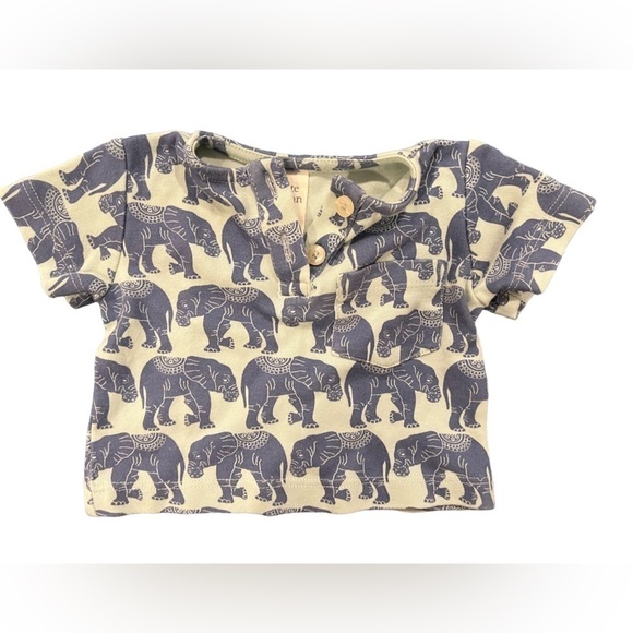 kate quinn Other - Kate Quinn 0-3 month blue tee shirt w/elephants buttons at center 100% cotton